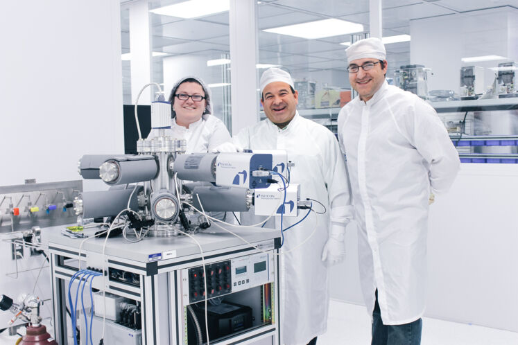 Career_Cleanroom-colleagues Career_Cleanroom-colleagues