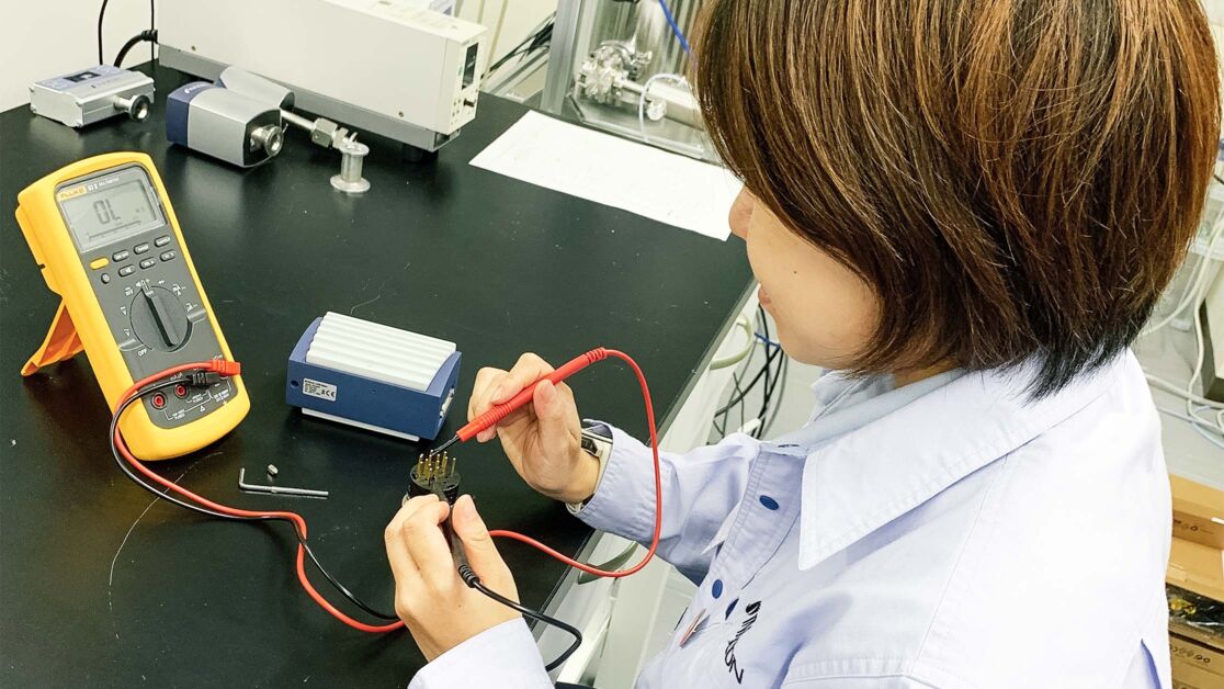 Mika investigating the Gauge. At this step she checks the resistance. Mika_Application Engineer_Japan (4)