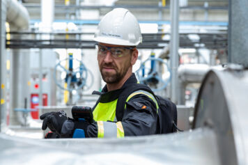 Operator using LDAR equipment in a gas distribution environment Operator using LDAR equipment in a gas distribution environment