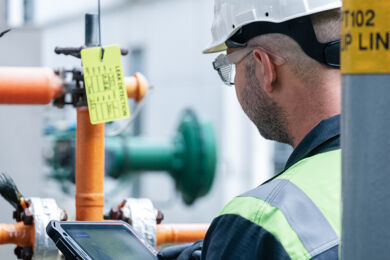 Data from the gas detection survey is uploaded using a Bluetooth® connection.
Photo by Intero - The Sniffers Data from the gas detection survey is uploaded using a Bluetooth® connection.
Photo by Intero - The Sniffers