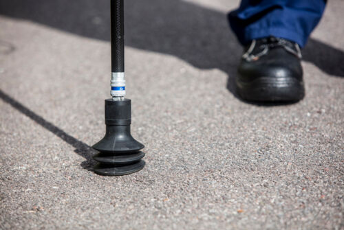 Bell probe extracting samples from asphalt Bell probe extracting samples from asphalt