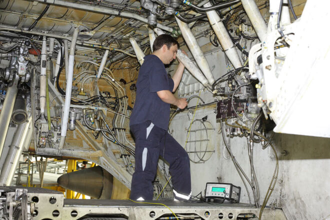 Leak detection in aviation puts very high demands on leak testing systems in terms of reliability, robustness and ease of use. Extrima in aircraft wing